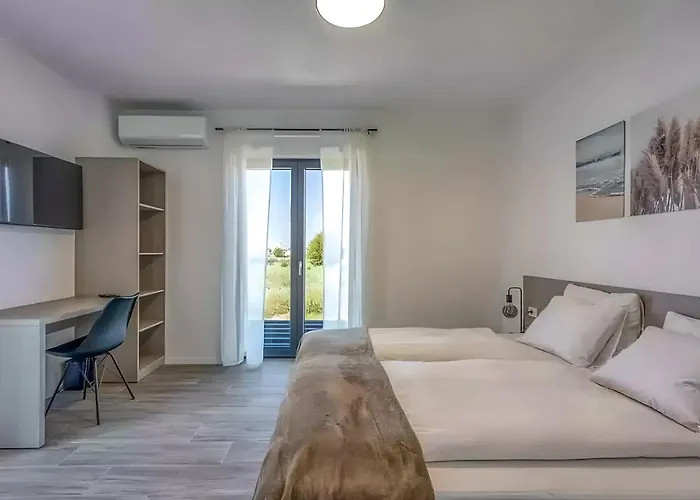 Diana Villa Petrovija